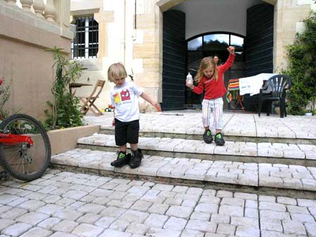 08_fun_in_courtyard